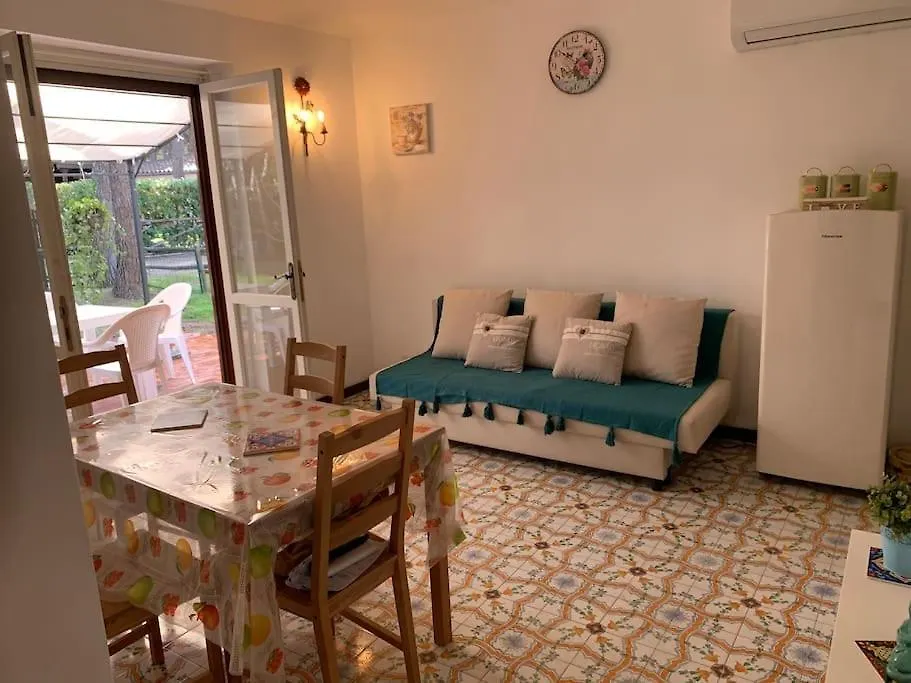 Chalet Felicita con giardino Immerso nel bosco-1
